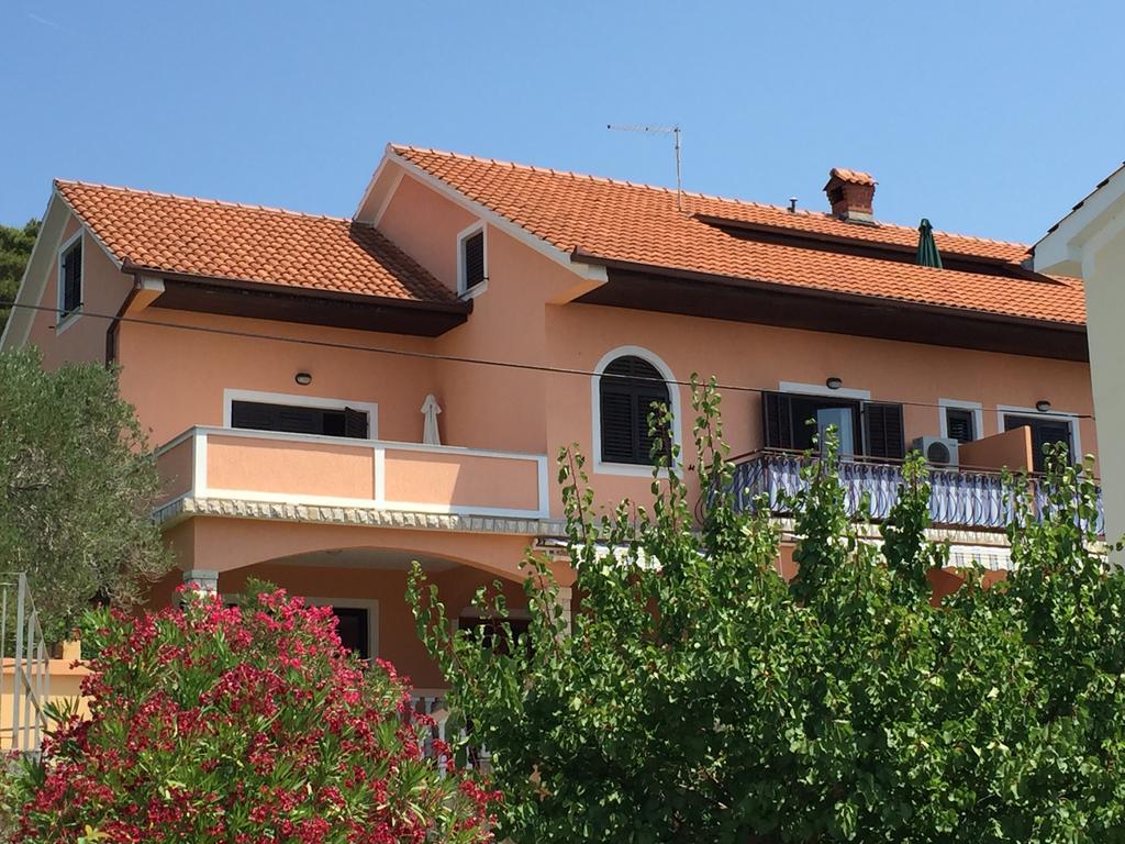 Apartments Tartuga Rab Town Exterior foto